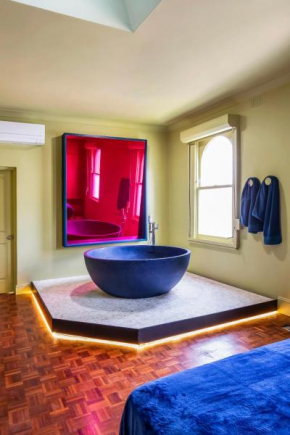 Luxury Space in Victorian Mansion. Hot Tub!, Sydney